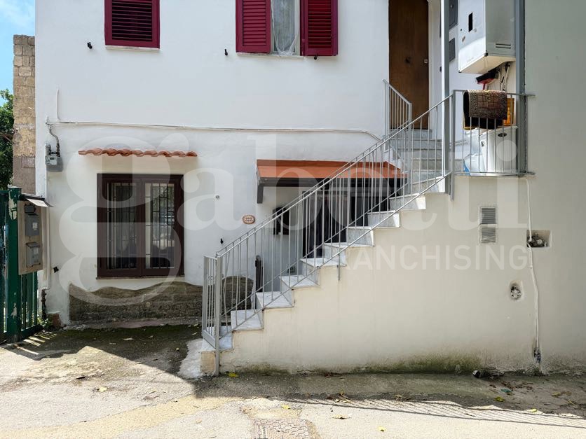 Bilocale da ristrutturare a Bacoli