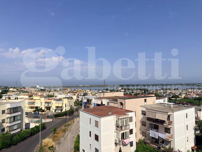 Quadrilocale arredato in affitto a Bacoli