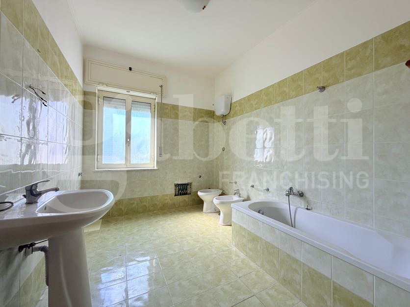Quadrilocale in affitto a Monte di Procida