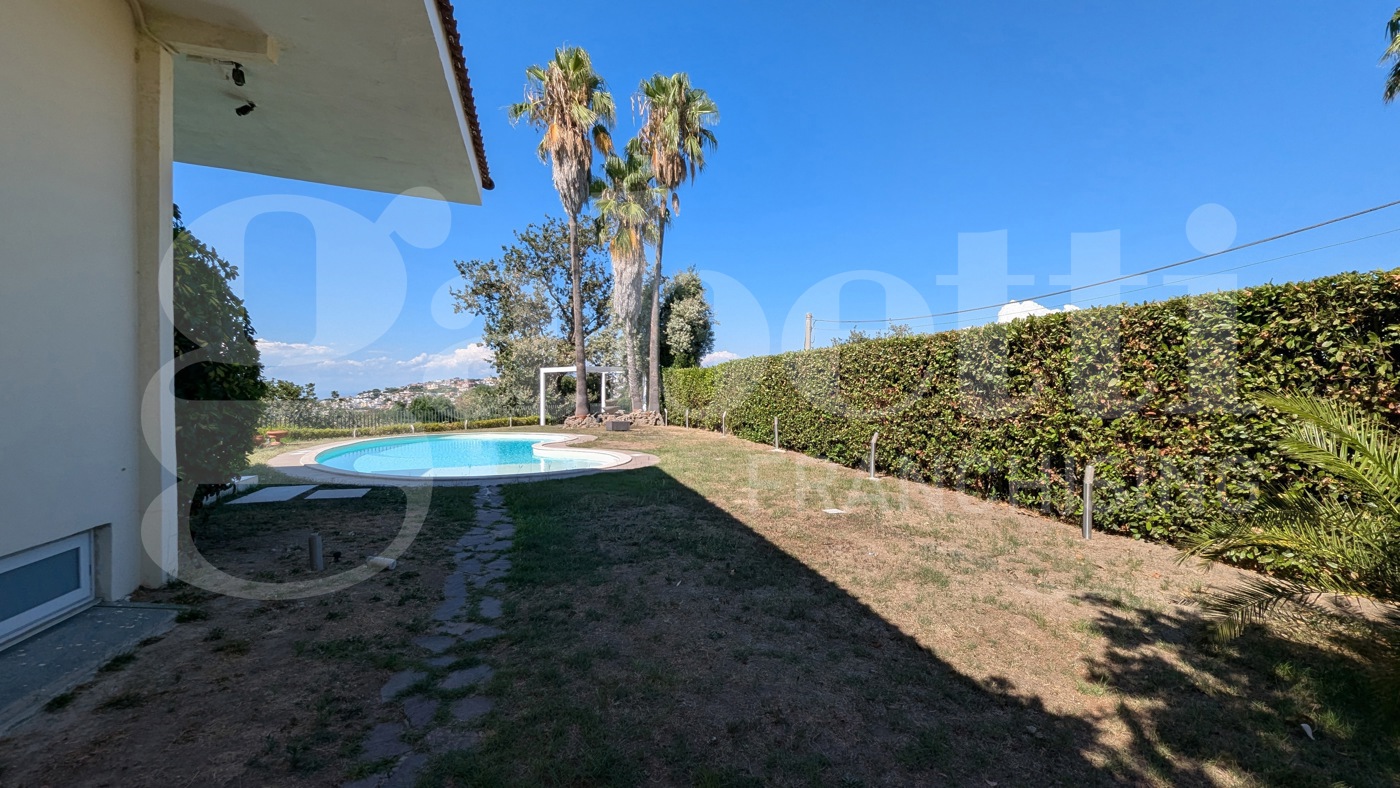 Villa con giardino a Pozzuoli