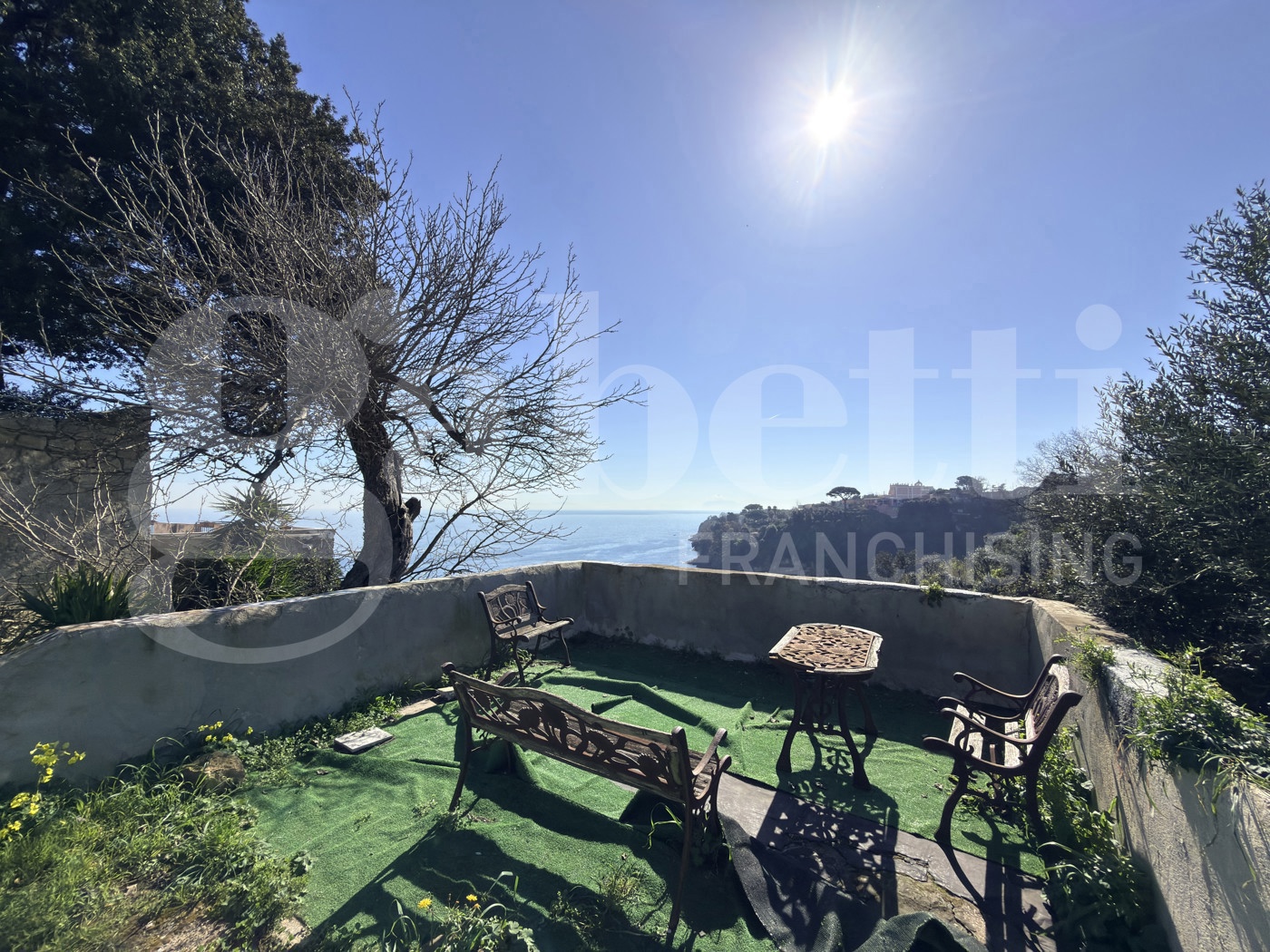 Attico con giardino a Procida