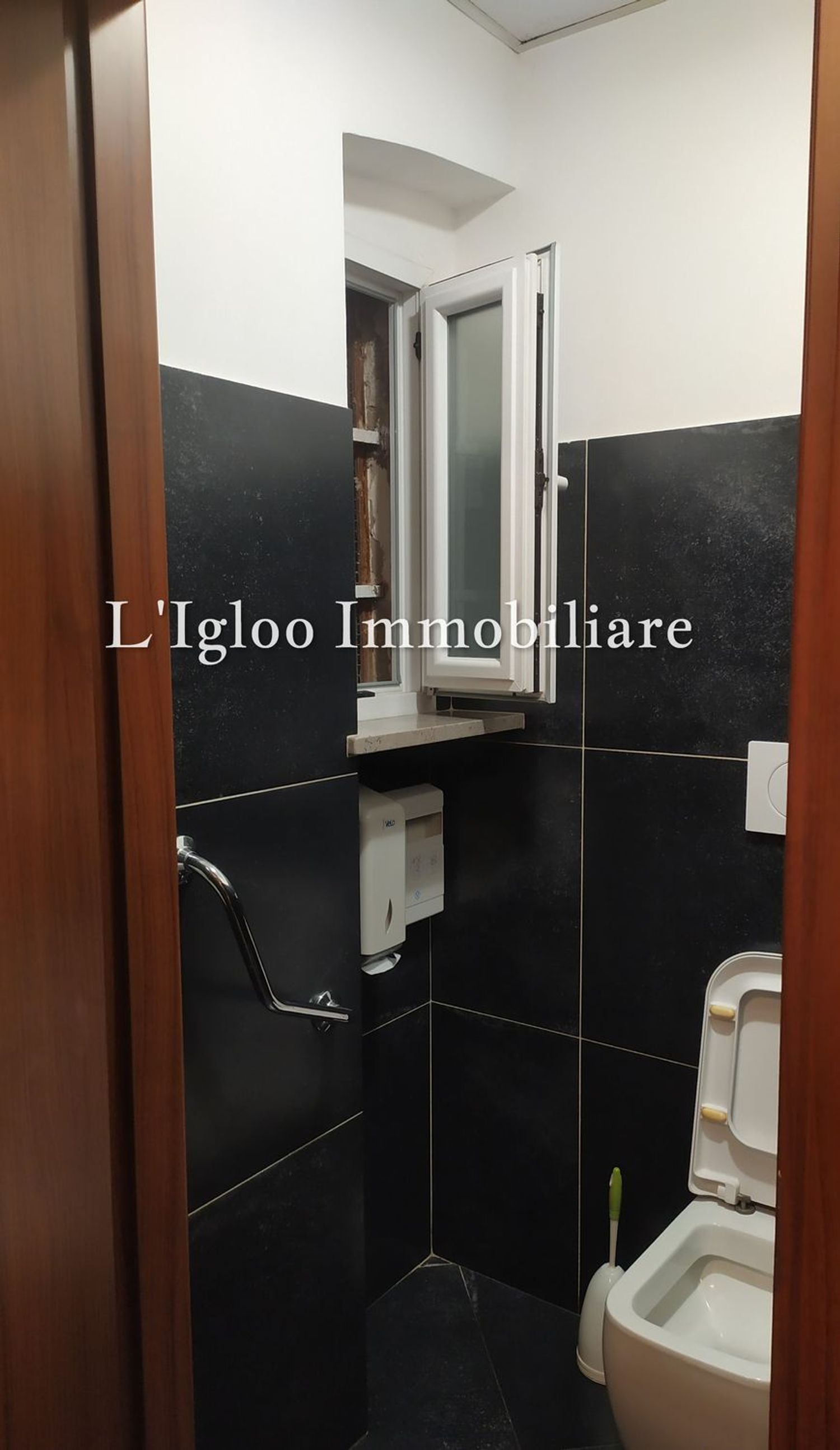 Locale commerciale in affitto in via del coroneo 0, Trieste