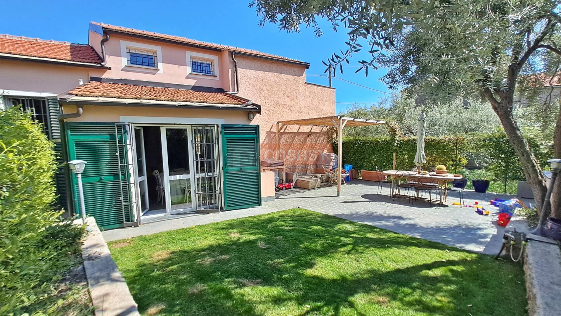 Casa indipendente con terrazzo a Albenga