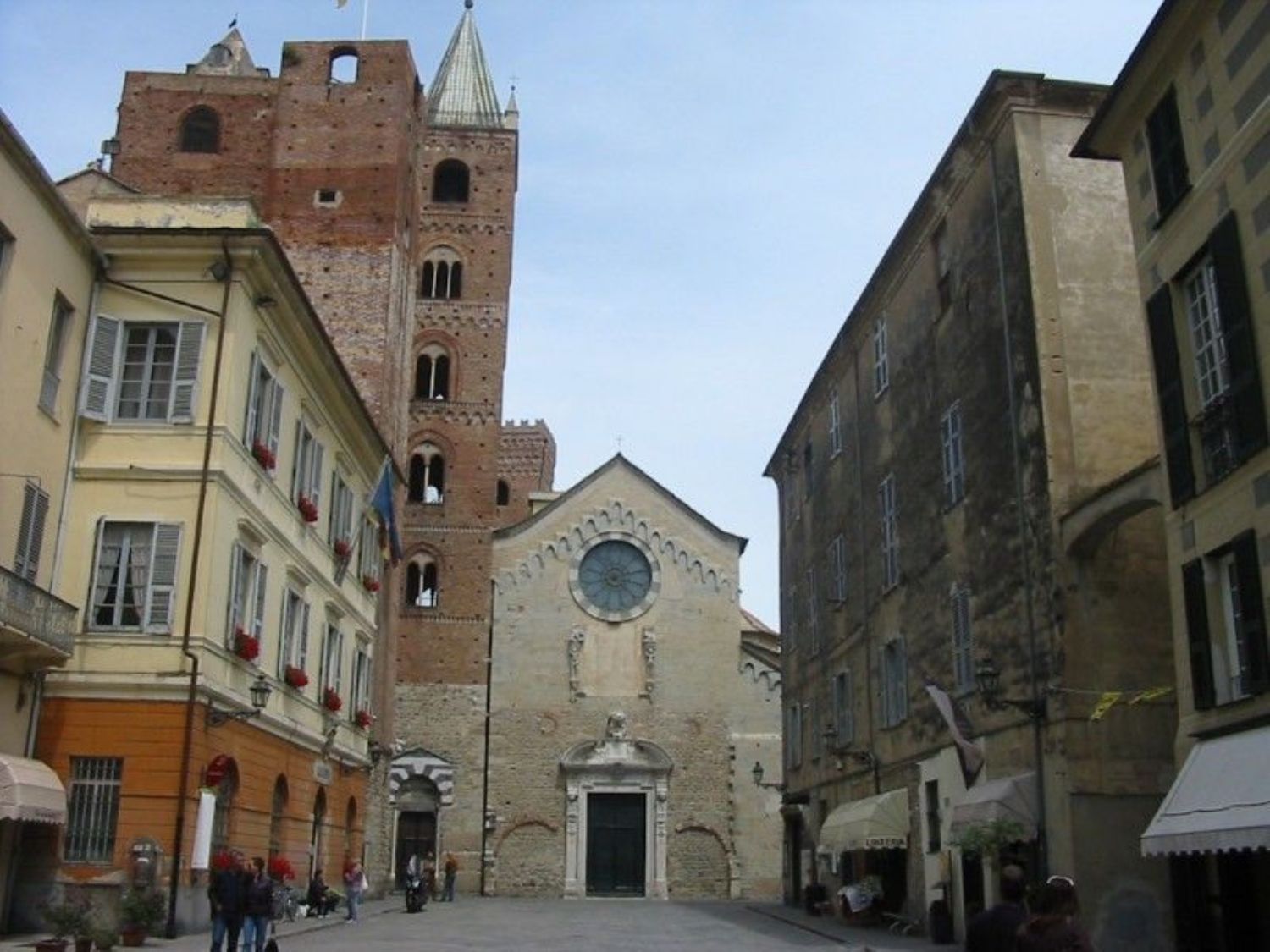 Locale commerciale in vendita a Albenga