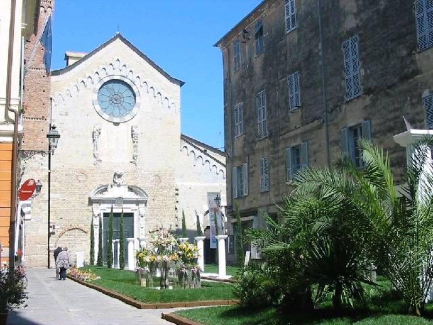 Locale commerciale in vendita a Albenga