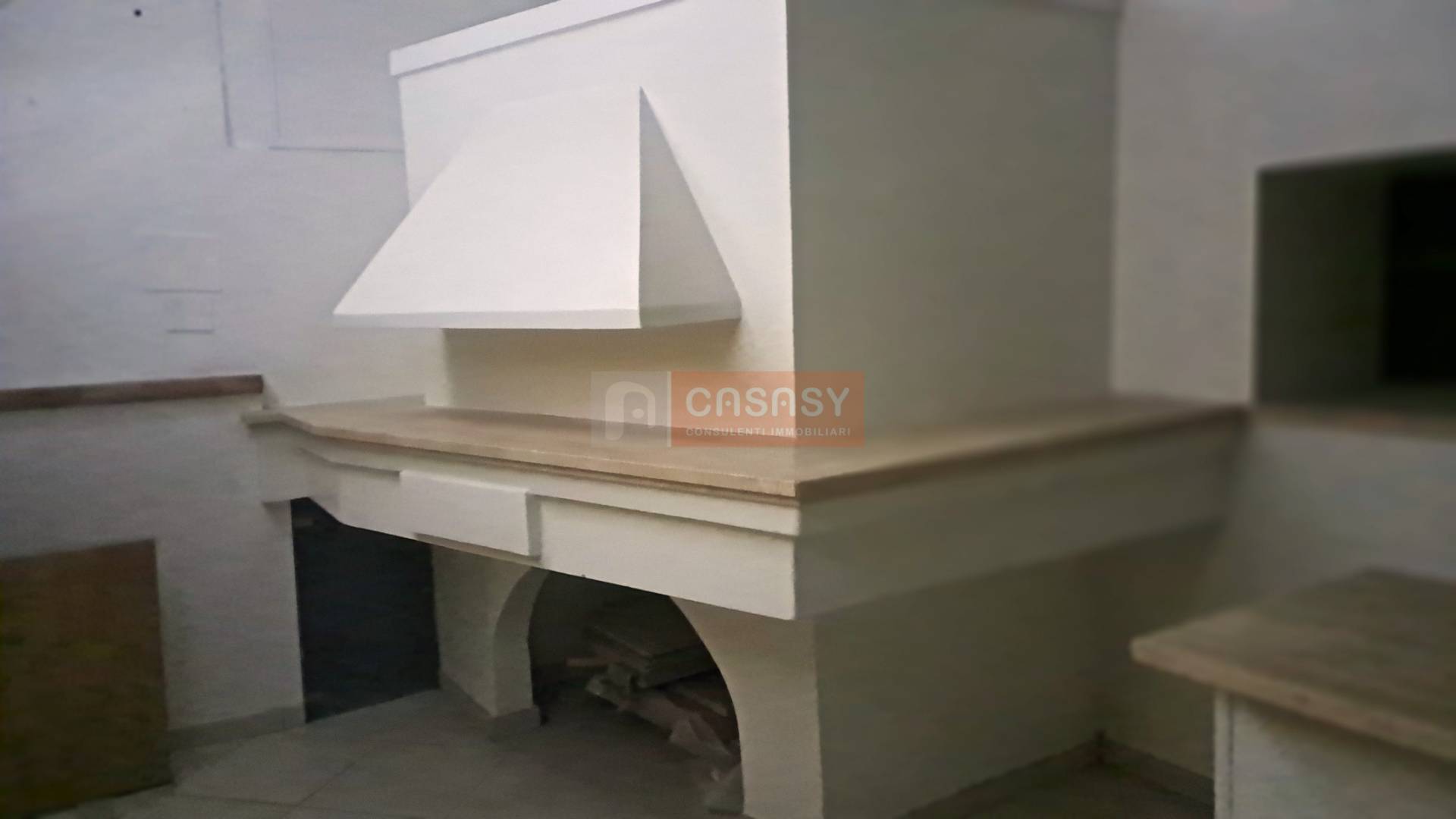 Locale commerciale in vendita a Albenga, Centro Storico