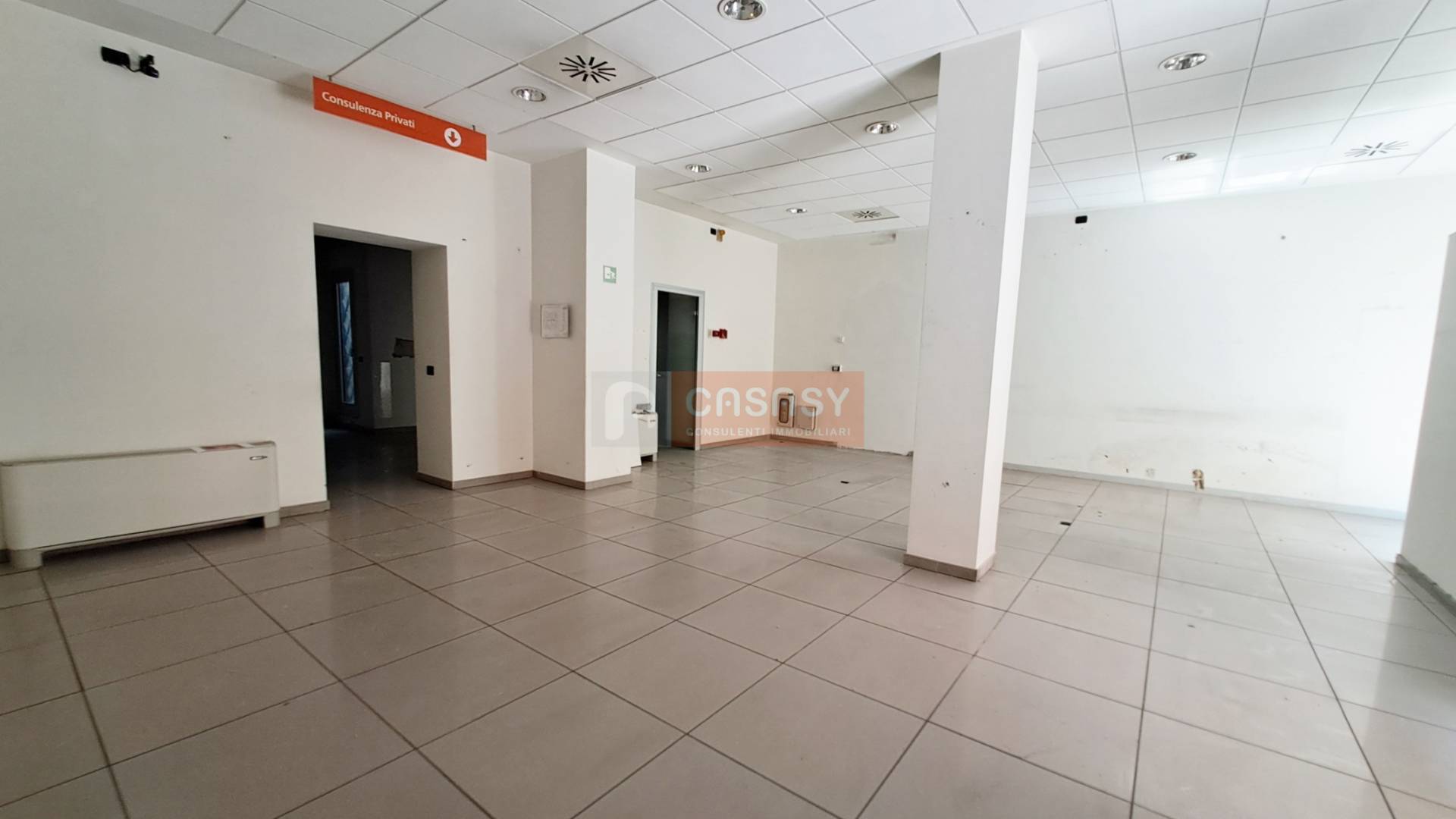 Locale commerciale in affitto a Albenga, Centrale