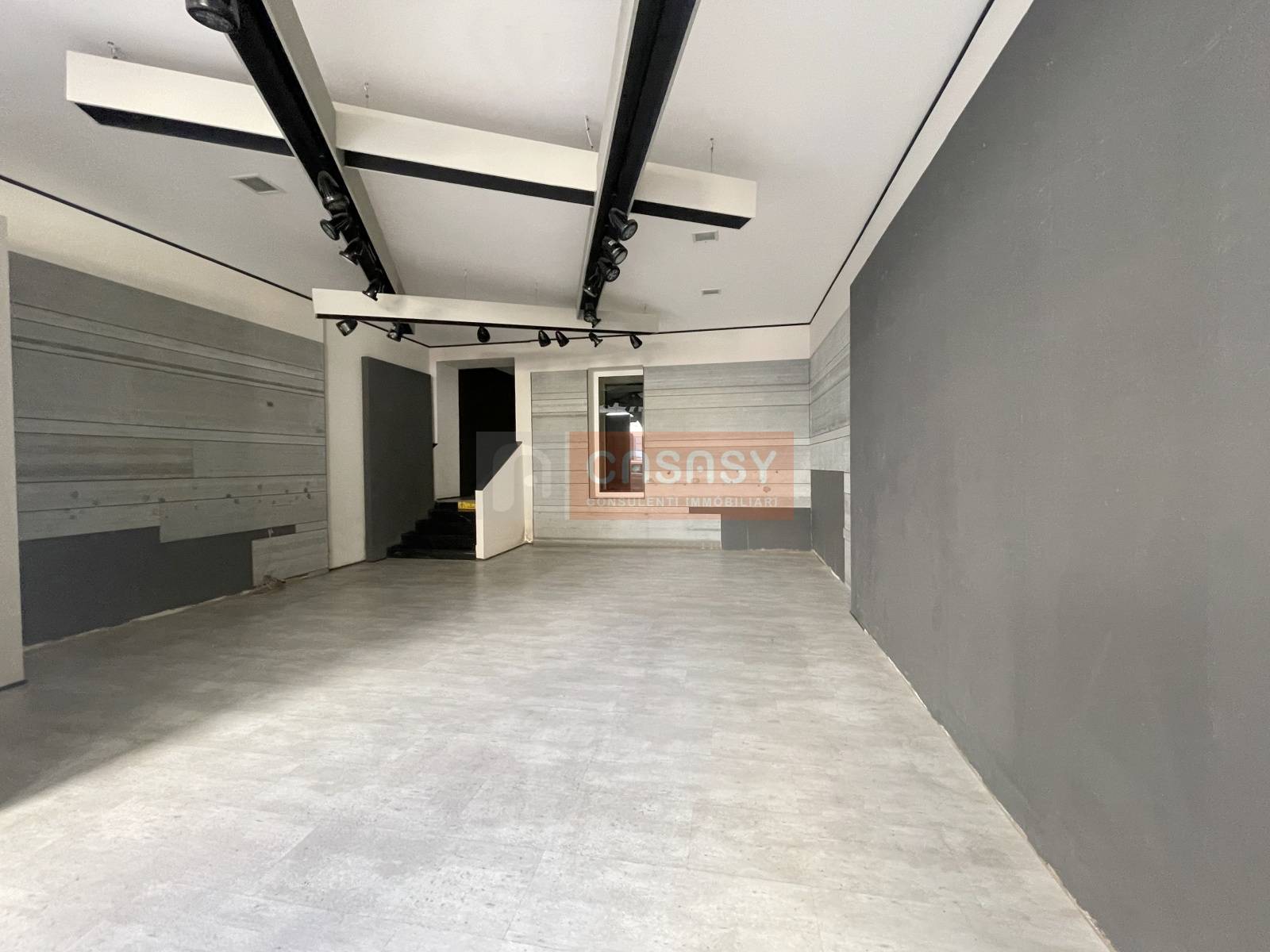 Locale commerciale in vendita a Albenga, Centrale