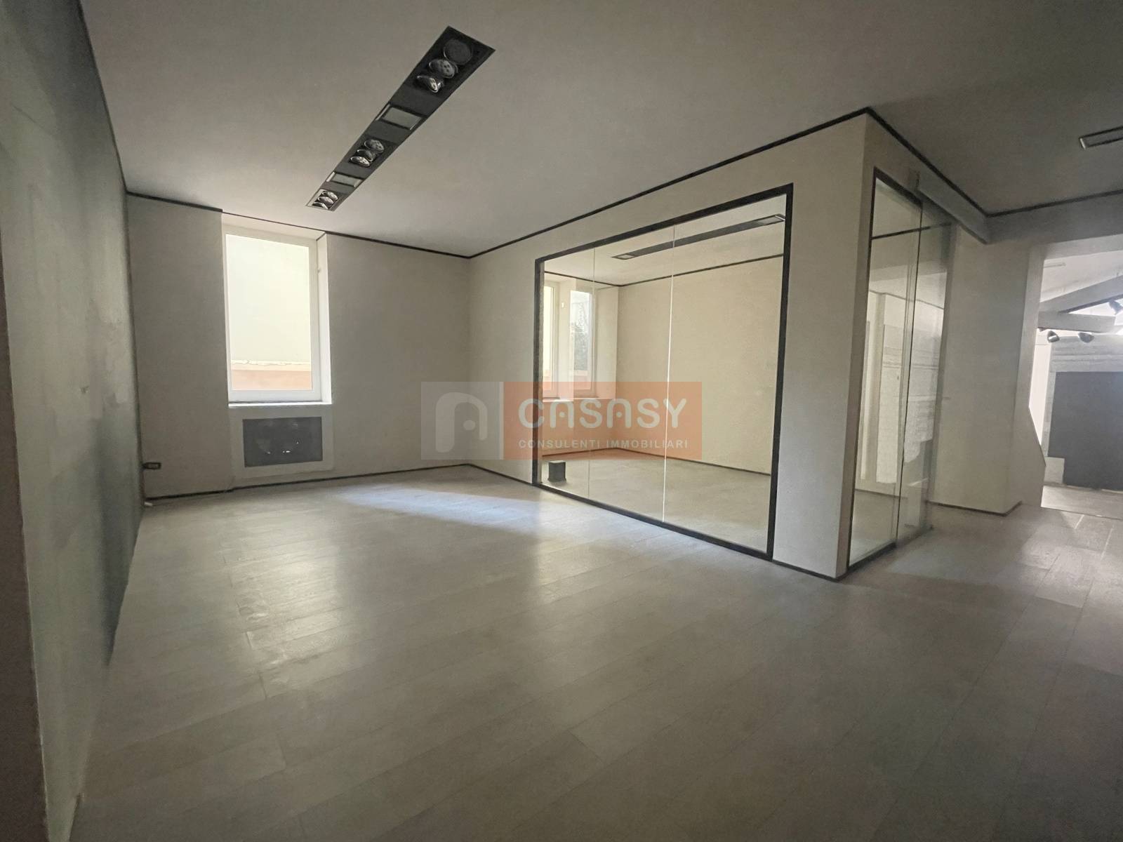 Locale commerciale in vendita a Albenga, Centrale