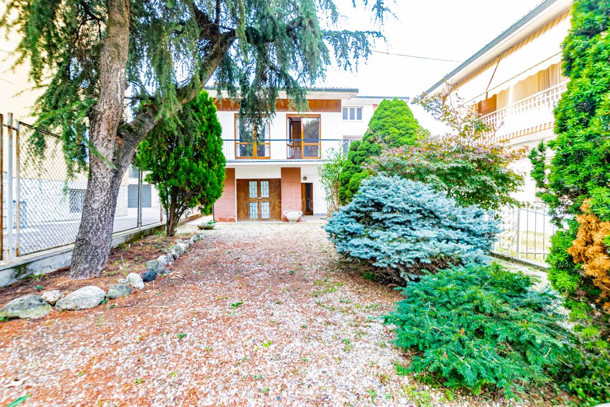 Villa da ristrutturare a Casalpusterlengo