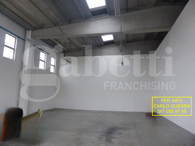 Capannone con box doppio a Silea