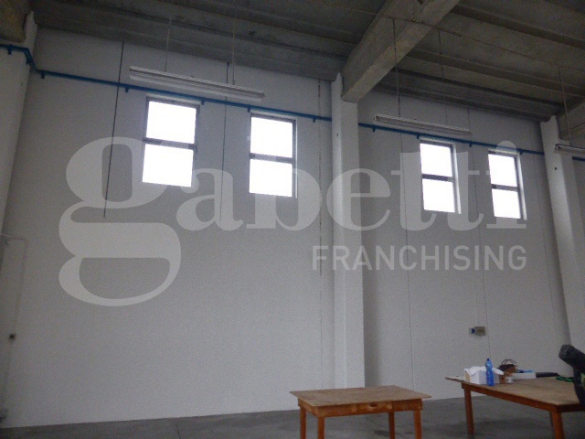 Capannone con box doppio a Silea