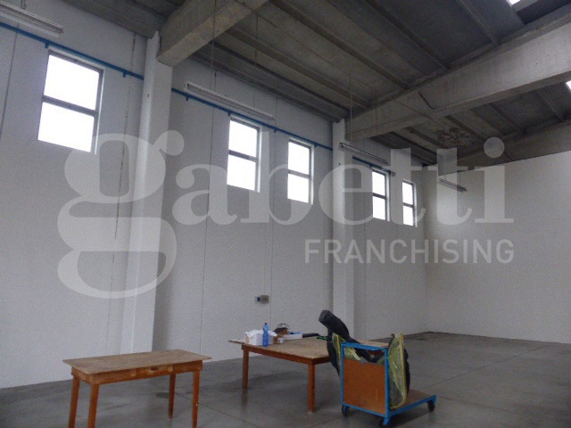 Capannone con box doppio a Silea