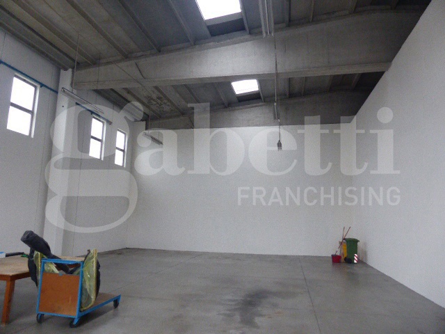 Capannone con box doppio a Silea