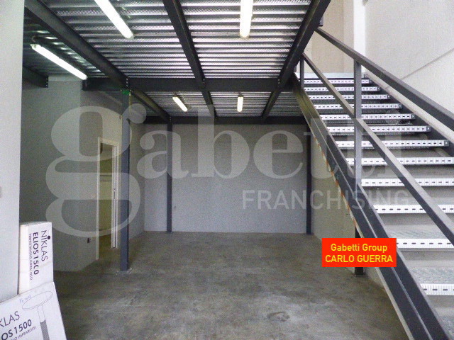 Capannone con box doppio a Casier