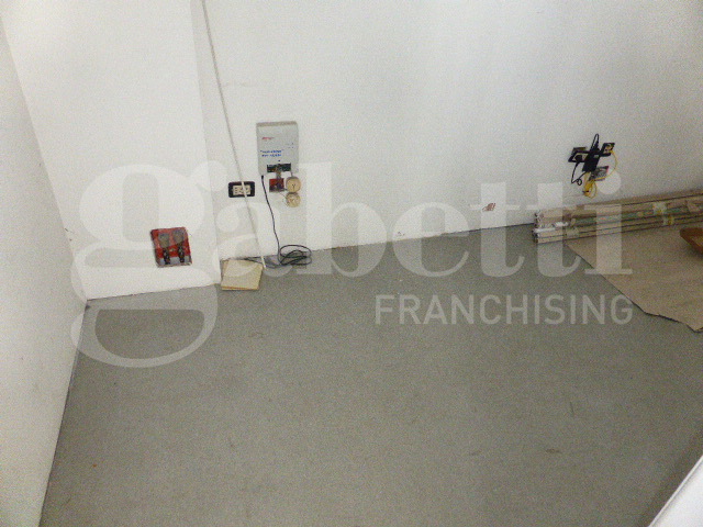 Capannone con box doppio a Casier