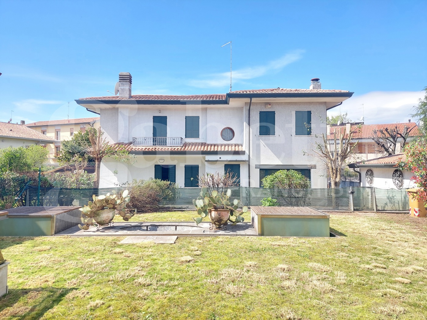 Villa Bifamiliare con giardino a Treviso