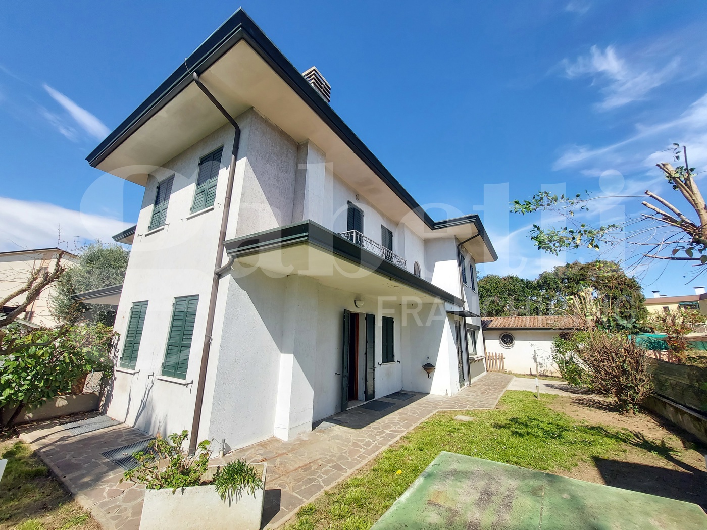 Villa Bifamiliare con giardino a Treviso