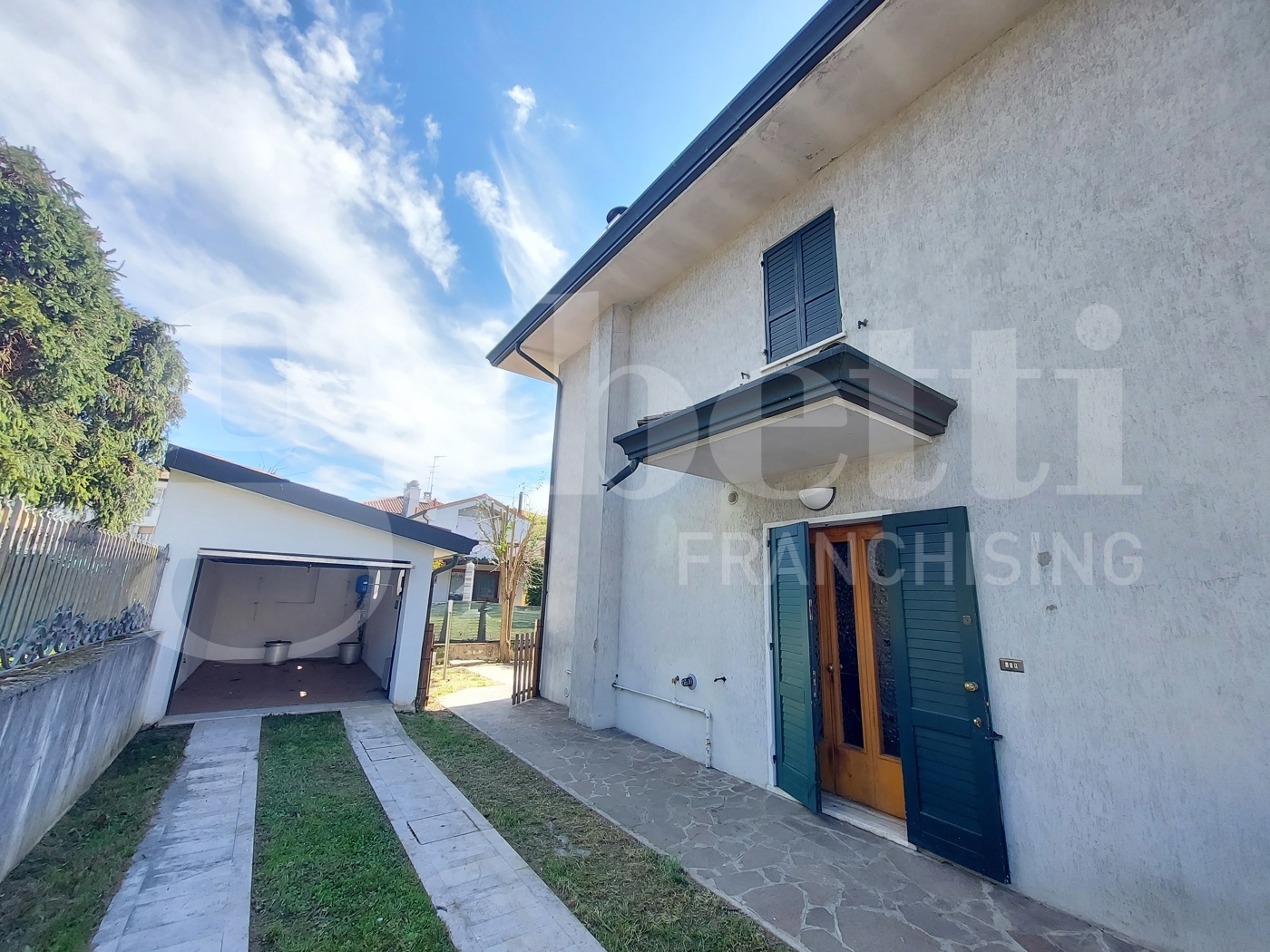 Villa Bifamiliare con giardino a Treviso