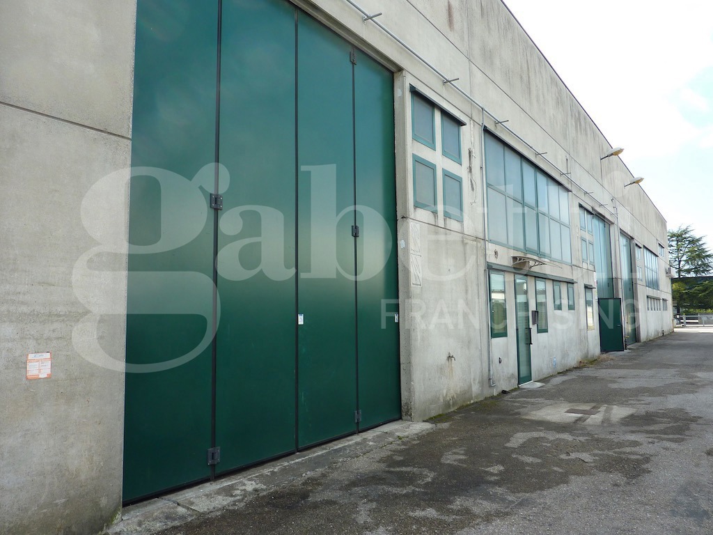 Capannone con box doppio a Quarto d'Altino