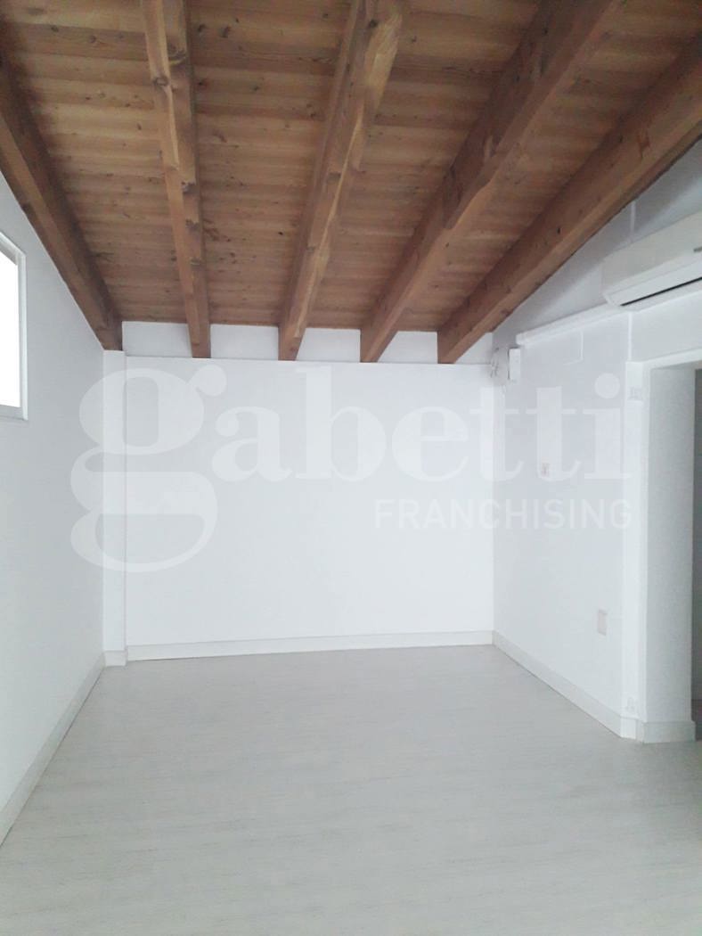Ufficio con box doppio a Treviso