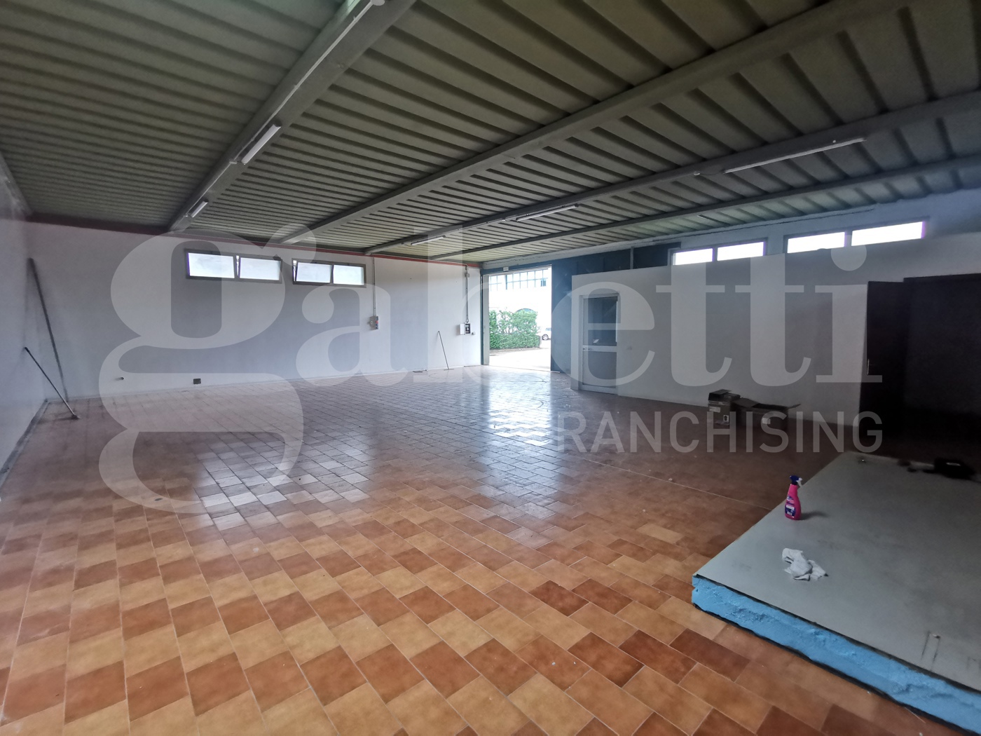 Capannone con box doppio a Quarto d'Altino