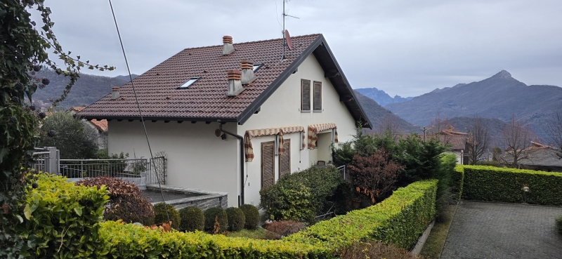 Villa in vendita a Caglio