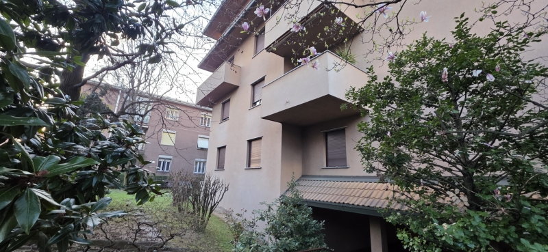 Trilocale arredato in affitto a Nova Milanese