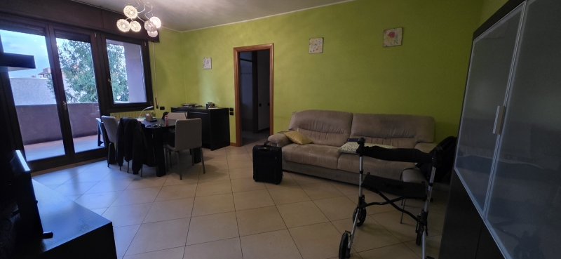 Trilocale arredato in affitto a Nova Milanese