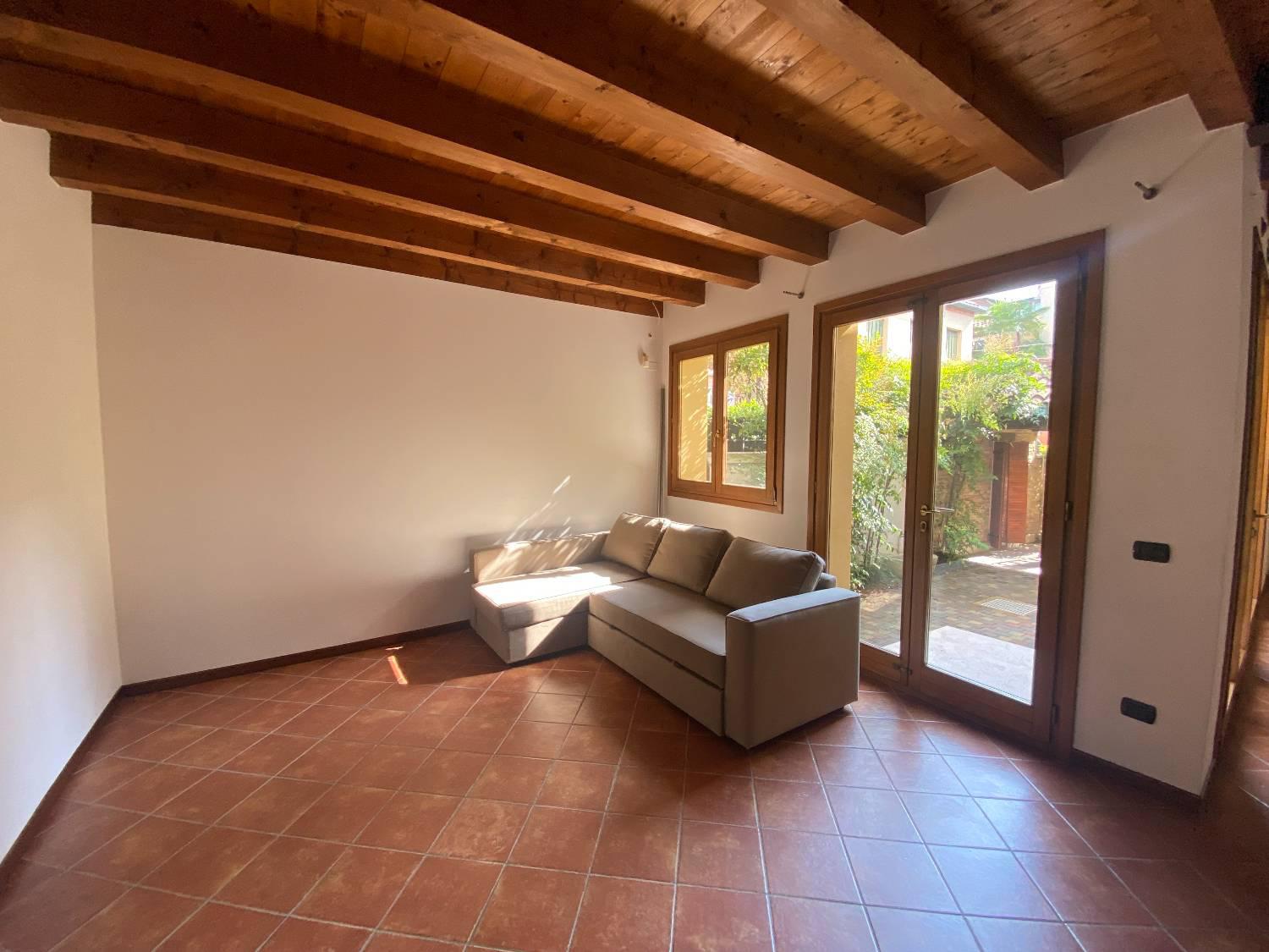 Casa indipendente arredata in affitto a Venezia