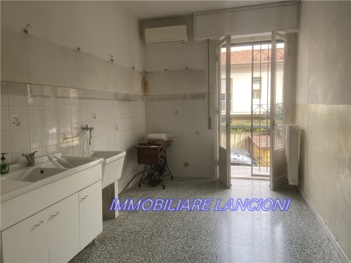 Trilocale con terrazzo, Scandicci centro