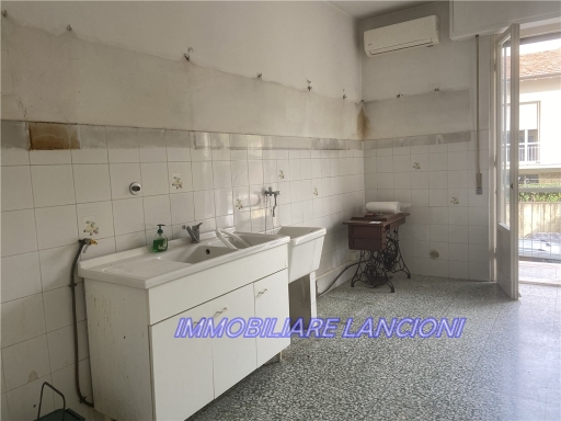 Trilocale con terrazzo, Scandicci centro