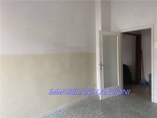 Trilocale con terrazzo, Scandicci centro