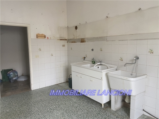 Trilocale con terrazzo, Scandicci centro