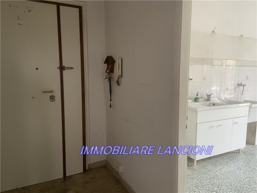 Trilocale con terrazzo, Scandicci centro