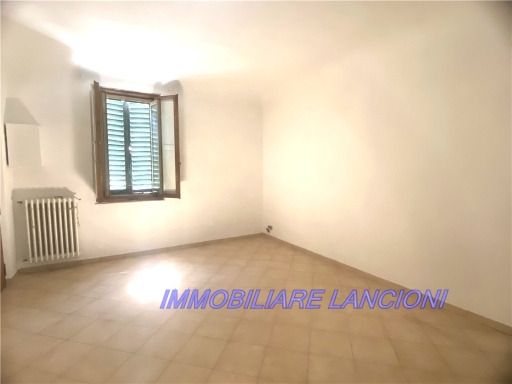 Trilocale con giardino, Scandicci centro