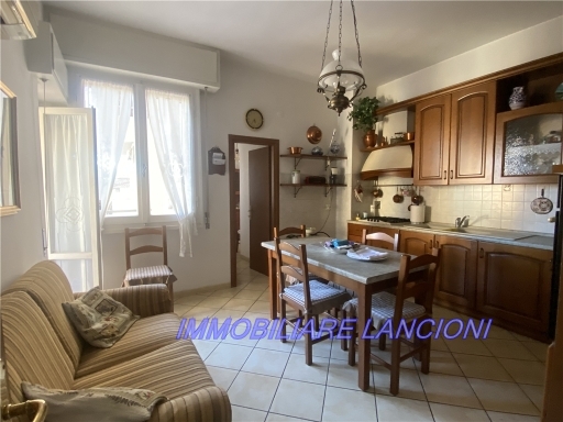 Appartamento con terrazzo, Scandicci centro