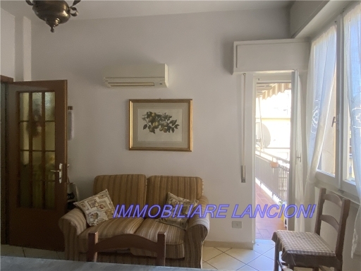Appartamento con terrazzo, Scandicci centro