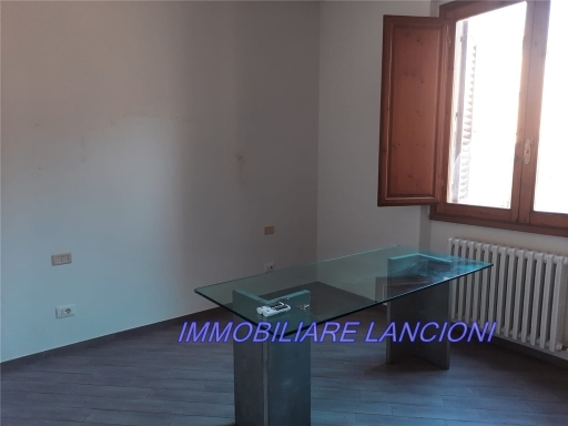 Magazzino in affitto a Lastra a Signa