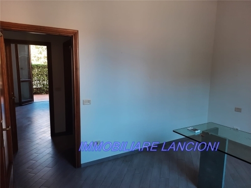 Magazzino in affitto a Lastra a Signa