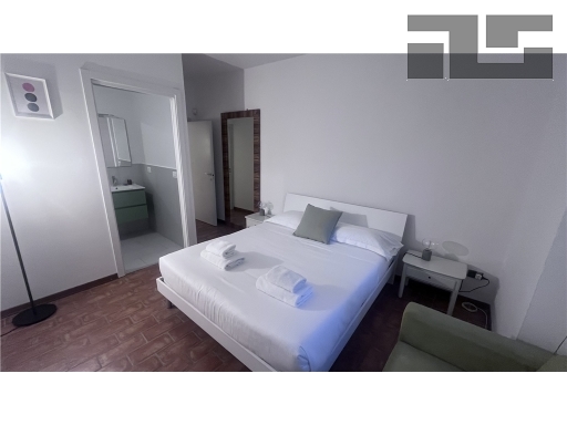 Bilocale con giardino, Firenze cure