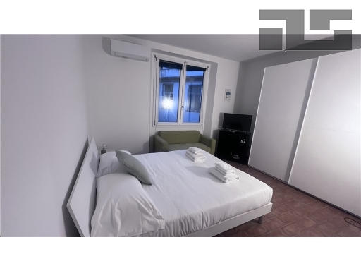 Bilocale con giardino, Firenze cure