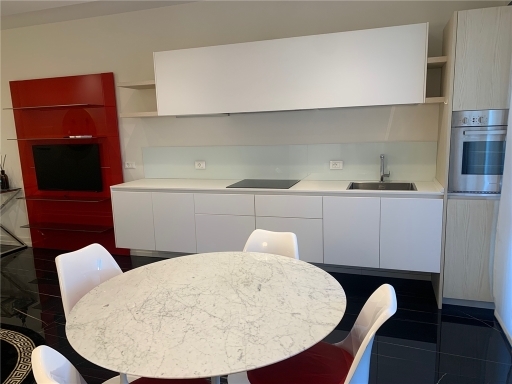 Quadrilocale con terrazzo, Empoli centro