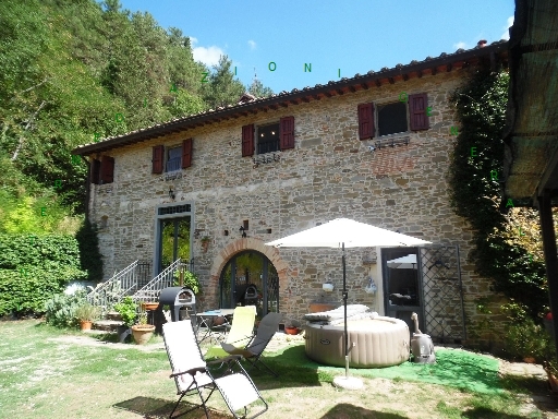 Rustico con giardino a Borgo San Lorenzo