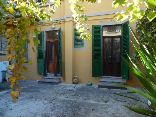Casa indipendente con giardino, Firenze campo di marte-viale volta
