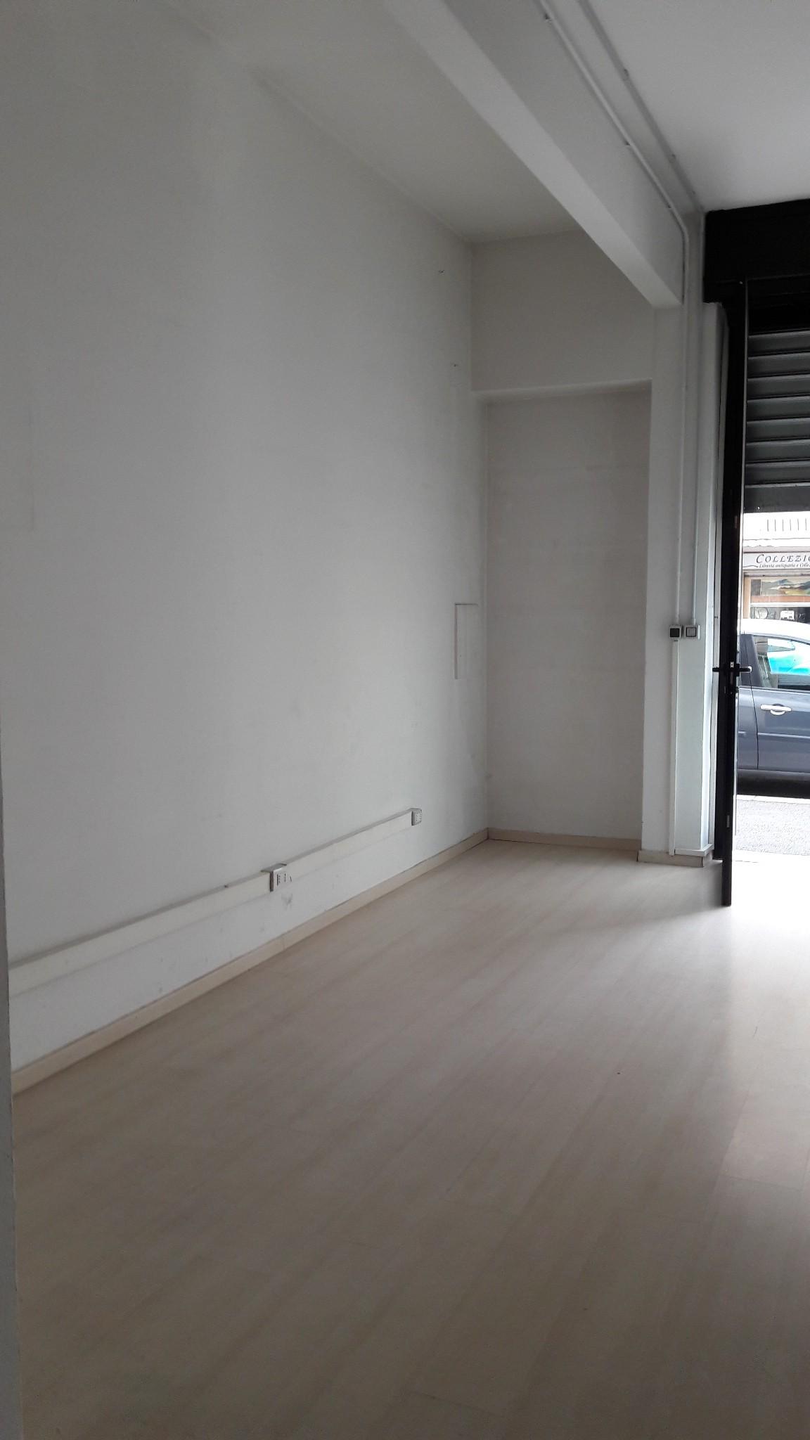 Locale commerciale in vendita, Firenze legnaia soffiano