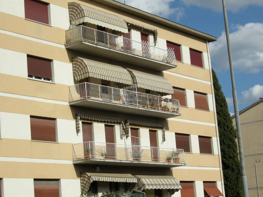 Appartamento con terrazzo a Pistoia