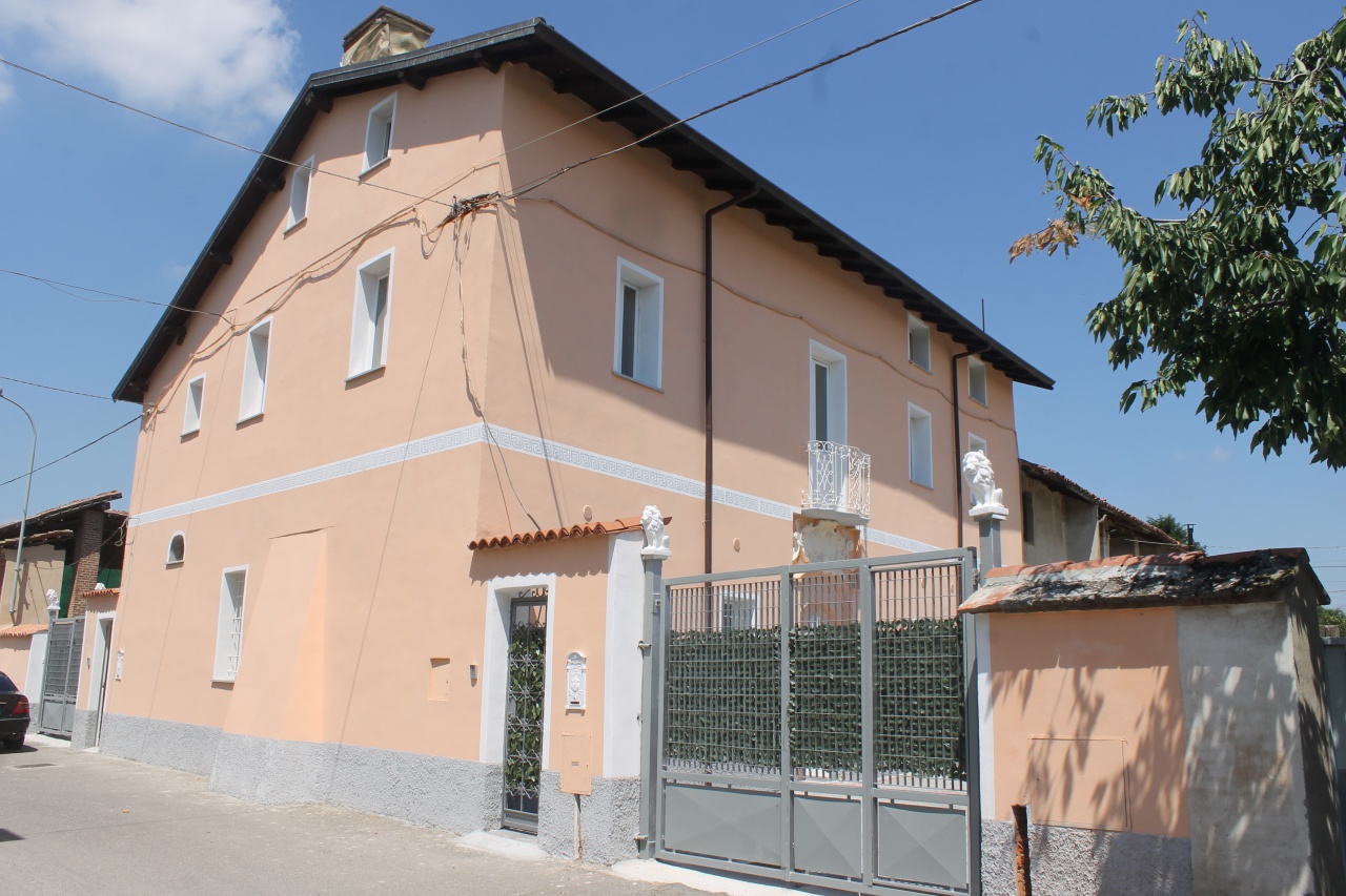 Villa con giardino in via concordia, Gambarana