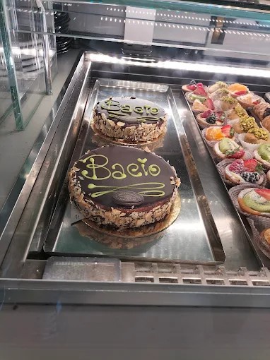 Locale commerciale in vendita in via mirabello, Pavia