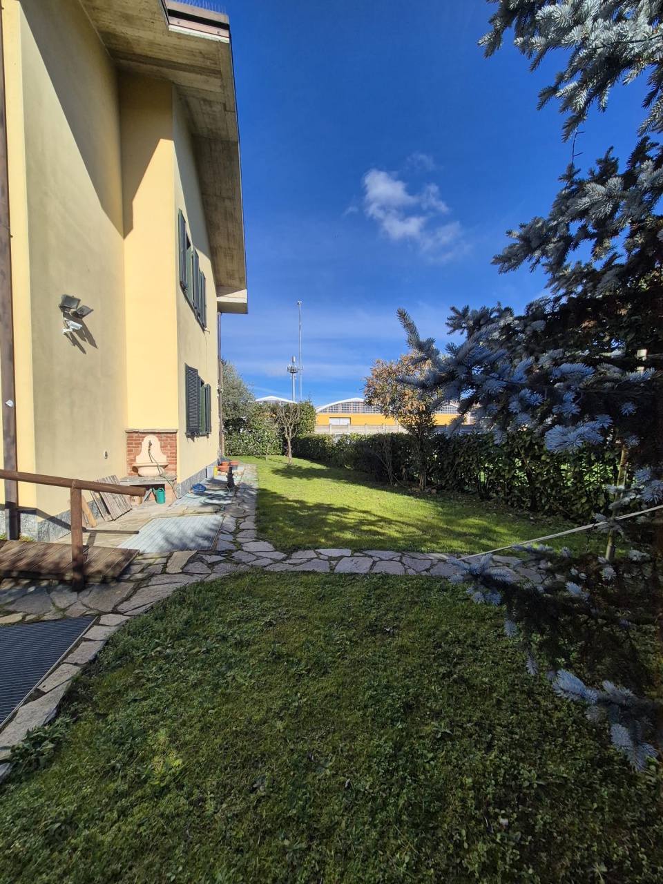 Trilocale con giardino in via treves, Pavia